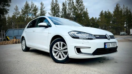 VOLKSWAGEN GOLF E-Golf-ACC/SKINN/DIGITALDISPLAY/LED/NAVI/DYNAUDIO/NY EU