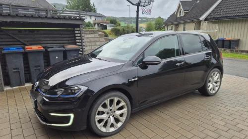 VOLKSWAGEN GOLF