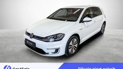 VOLKSWAGEN GOLF 300km / Active Info / ACC / Kamera / LED / Navi ++