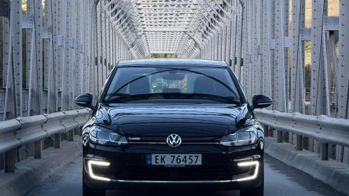 VOLKSWAGEN GOLF 300 km