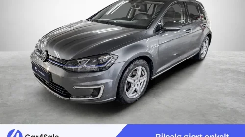 VOLKSWAGEN GOLF 300km / Skinn / V.Pumpe / Navi / LED / R.Kam / S+V/ ACC