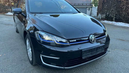 VOLKSWAGEN GOLF En eier•Skinnseter•Digitale instrumenter•Meget pen!!