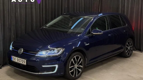 VOLKSWAGEN GOLF E 136HK Exclusive Skinn/DigitalDisplay/Dynaudio/ACC/DAB