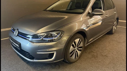 VOLKSWAGEN GOLF 136HK 300KM SKINN/ACTIVE-INFO/KAMERA/CARPLAY/ACC+++