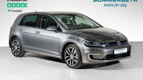 VOLKSWAGEN GOLF Exclusive, skinn, ACC, LAV KM