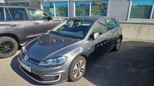 VOLKSWAGEN GOLF 300km
