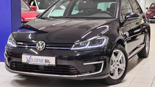 VOLKSWAGEN GOLF 1 eier - Exclusive - DynAudio - ACC - Keyless - Navi