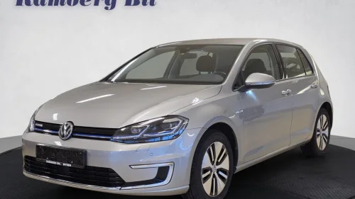 VOLKSWAGEN GOLF 136hk 230 WLTP Adaptive Cruise V.Pumpe Kamera Navi