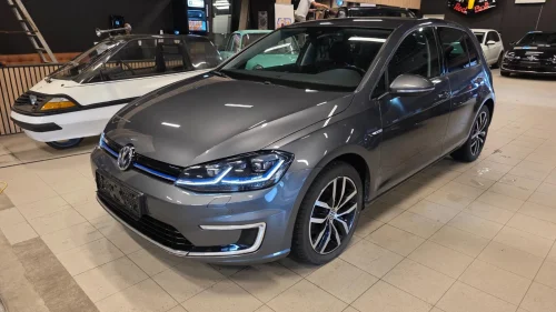 VOLKSWAGEN GOLF Dynaudio/Kamera/Act.Info/Dab/Keyless/NyEU