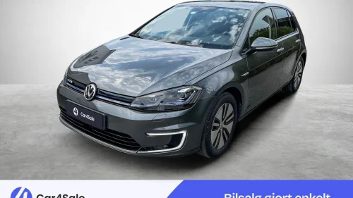 VOLKSWAGEN GOLF 300km/ Active Info/ ACC/ R.Kam/ V.Pumpe/ LED/ Navi High