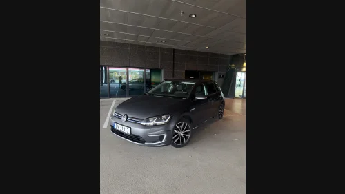 VOLKSWAGEN GOLF