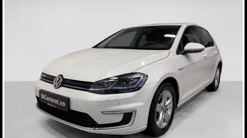 VOLKSWAGEN GOLF 100KW 300KM EXCLUSIVE SKINN ACC R.KAM ACTIVE INFO +++