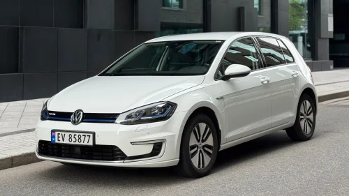 VOLKSWAGEN GOLF eGolf / 300km / Skinn / Active info / Topputstyrt++