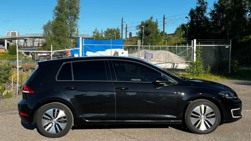 VOLKSWAGEN GOLF PÅKOSTET GODT UTSTYRT LANG REKKEVIDDE E-GOLF 100KW