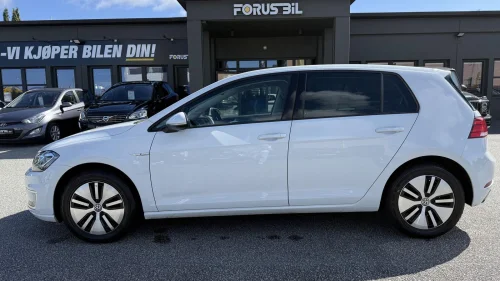 VOLKSWAGEN GOLF E-GOLF 300km /SKINN/ACTIVE INFO/KAMERA/ACC++