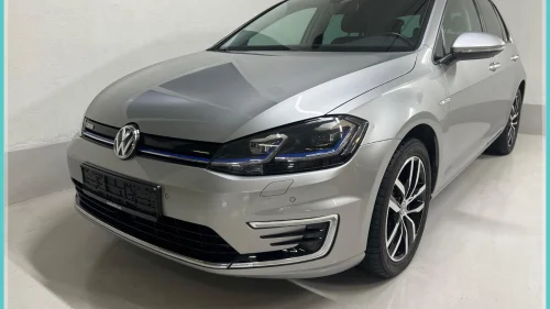 VOLKSWAGEN GOLF 100 KW -ACC-BT-NAVI-DAB+-KEY.L-R.KAMERA-CARPLAY+++