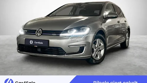 VOLKSWAGEN GOLF 300km/ Navi High/ V.Pumpe/ LED/ ACC/ R.Kam/ Norsk/ DAB+