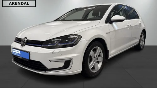 VOLKSWAGEN GOLF Active / 136Hk / NAVI +++