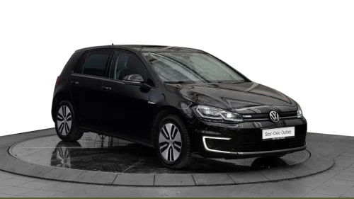 VOLKSWAGEN GOLF 100kw / Active Info / ACC / R.Kam / V.Pumpe/ LED