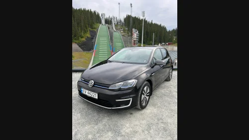 VOLKSWAGEN GOLF Meget pen og velholdt Volkswagen Golf, 136 Hk