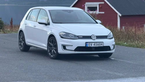 VOLKSWAGEN GOLF Topputstyrt, tilstandsrapport og ny storservice.