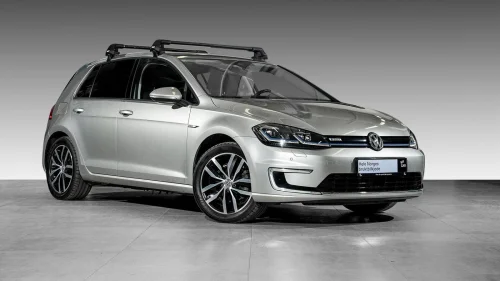 VOLKSWAGEN GOLF E-Golf 136hk/ Kamera/ ACC/ P.senor/ Carplay/ Keyless