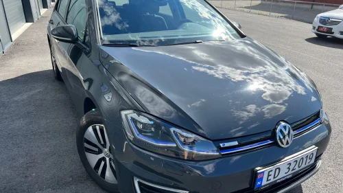 VOLKSWAGEN GOLF Volkswagen e-golf- 35.8 kWh, 300km ,Navi+++