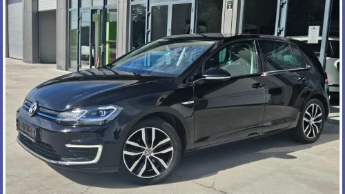 VOLKSWAGEN GOLF 136hk Navi AID ACC R.Kam DAB Apple NY Service EU 8/28