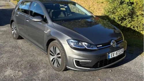 VOLKSWAGEN GOLF 136hk automat acc ryggekamera s+v dekk eu ok 09.2028 70