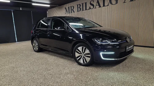 VOLKSWAGEN GOLF Exclusive / 300 km / Batterihelse 93 %