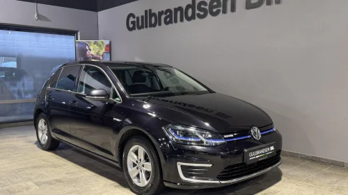 VOLKSWAGEN GOLF 300Km/ACC/Kamera/Skinn/V.pumpe/Activ info/Keyless/LED