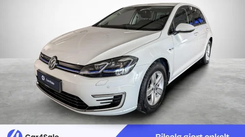 VOLKSWAGEN GOLF 300km/ Active Info/ ACC/ R.Kam/ V.Pumpe/ LED/ Navi High