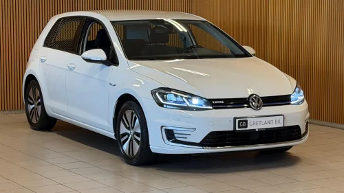 VOLKSWAGEN GOLF ACC/KLIMA/KAMERA/AUT/136HK/PARK SENSOR/VARMESETER!