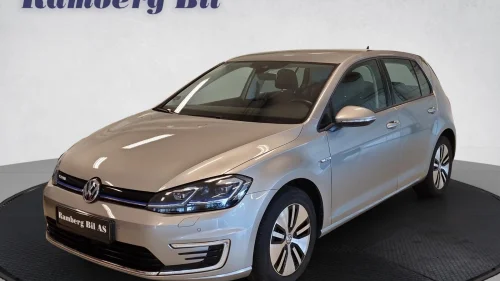 VOLKSWAGEN GOLF Exclusive Active Info Skinn Kamera Keyless Navi ACC LED