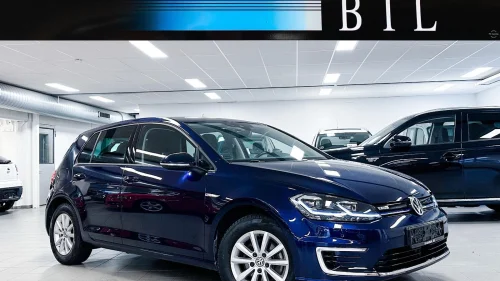 VOLKSWAGEN GOLF E-GOLF AUT.GIR SKINN ACC NAVI DAB KAMERA - LAV KM! +++