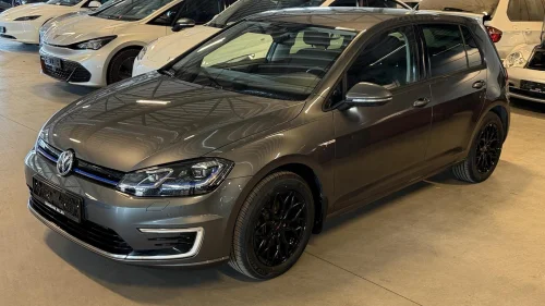 VOLKSWAGEN GOLF EV - UNIK KM STAND - Ryggekamera - Keyless +++