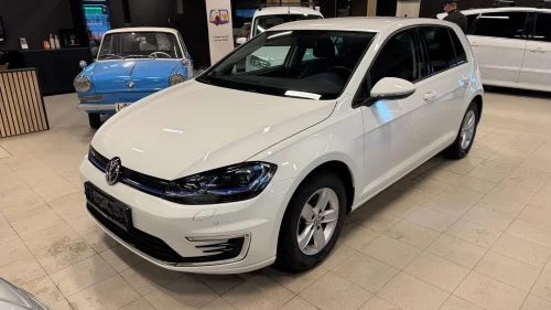 VOLKSWAGEN GOLF Info Display/ DAB/ Navi/ ACC/V.Pumpe/ NY EU/ EN EIER