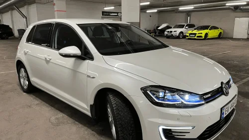 VOLKSWAGEN GOLF