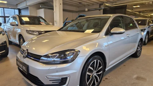 VOLKSWAGEN GOLF WLTP 228- AKTIV INFO-KEYLESS-KAMERA-17" ALU-GARANTI