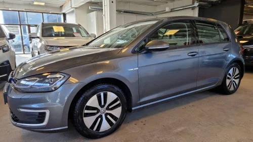 VOLKSWAGEN GOLF WLTP 228- AKTIV INFO-KEYLESS-KAMERA-LANE-GARANTI