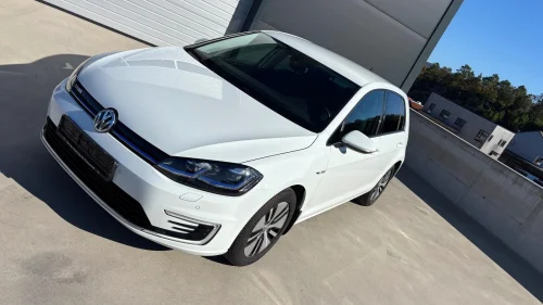 VOLKSWAGEN GOLF e-Golf Garanti 136hk Navi ACC Dab kamera Led