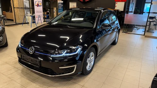 VOLKSWAGEN GOLF EN EIER/ Skinn/AID/ ACC / R.Kam / V.Pumpe/NY EU/Keyless