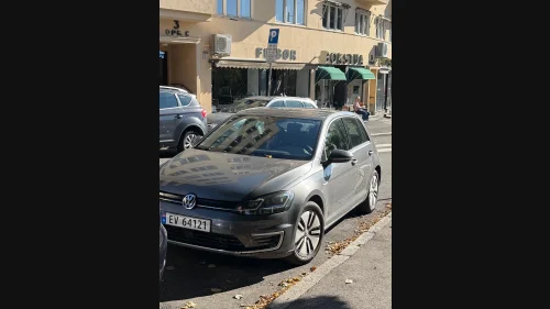 VOLKSWAGEN GOLF