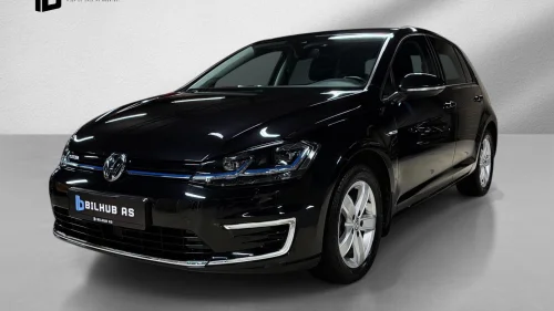 VOLKSWAGEN GOLF Exclusive 1eier Skinn ActiveInfo ACC Keyless V.pumpe ++