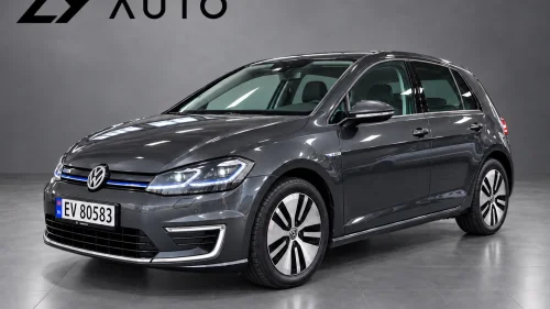 VOLKSWAGEN GOLF 100KW 300KM SKINN/AID/DYNAUDIO/ACC/R.KAM/DAB+!