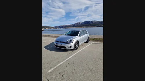 VOLKSWAGEN GOLF E-GOLF // Dynaudio // Skinn // Active info // ++