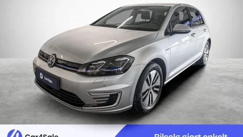 VOLKSWAGEN GOLF 300km/ActiveInfo/Skinn/ACC/R.Kam/Navi High/Norsk