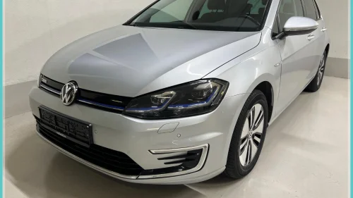 VOLKSWAGEN GOLF 100 KW 300WLTP-ACC-BT-NAVI-DAB+-R.KAMERA-CARPLAY++++