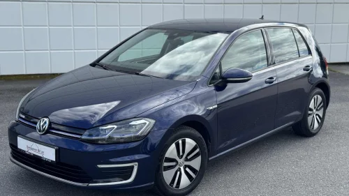 VOLKSWAGEN GOLF 300 km Wltp Navi RKamera Eu til 03/27
