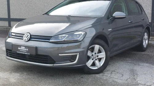 VOLKSWAGEN GOLF E-Golf/136hk/300km/ACC/Kamera/Service/03-28